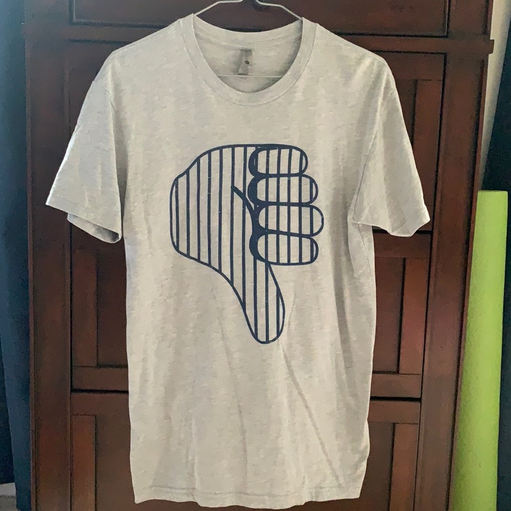 Men’s Yankees t shirt. Size small.